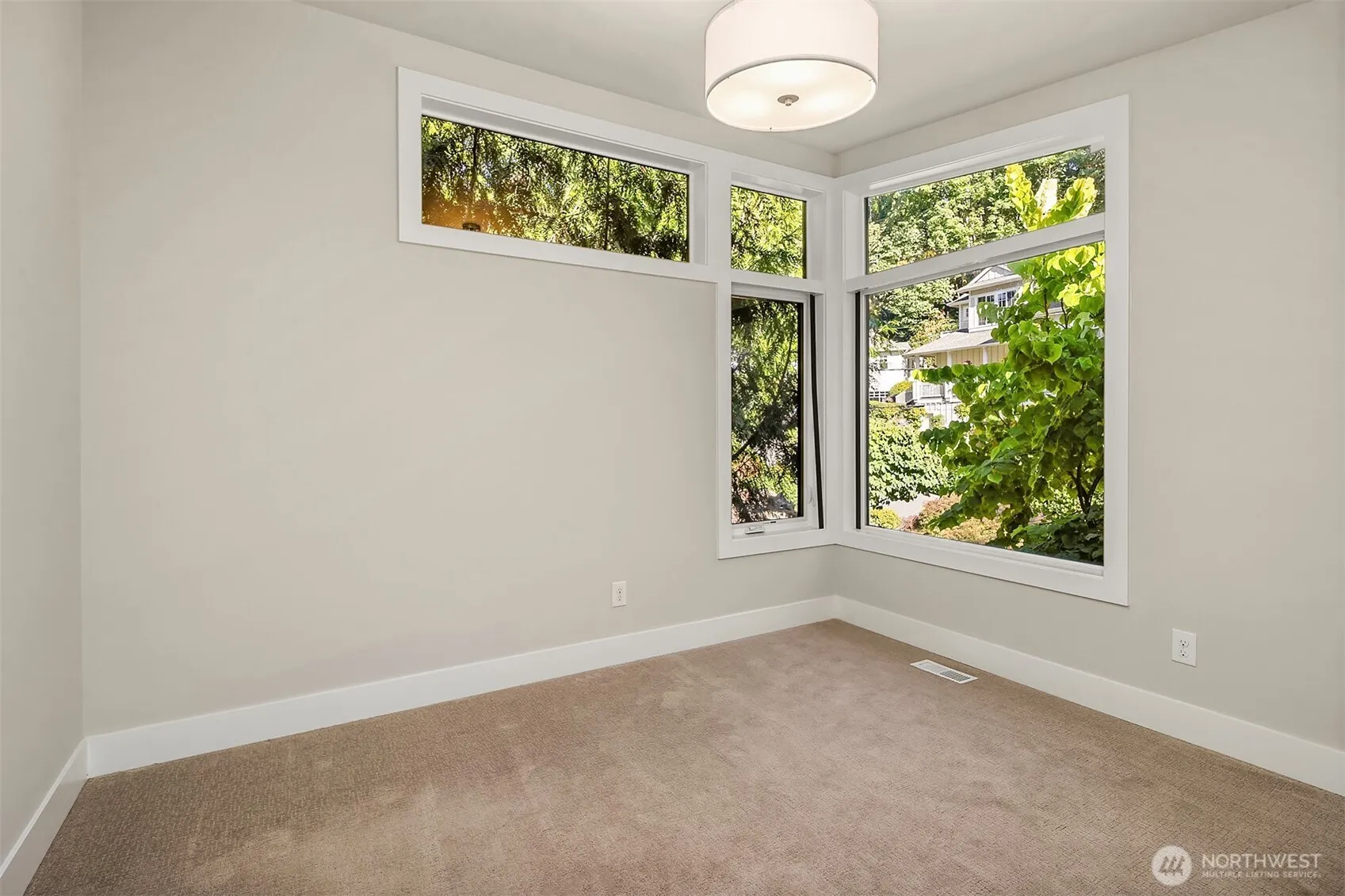12409 68th Avenue NE, Kirkland, WA 98034