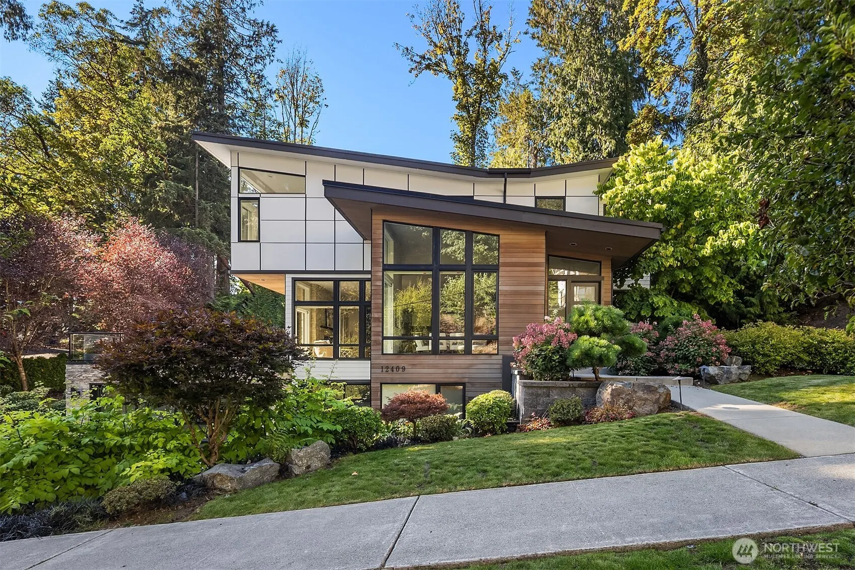 12409 68th Avenue NE, Kirkland, WA 98034