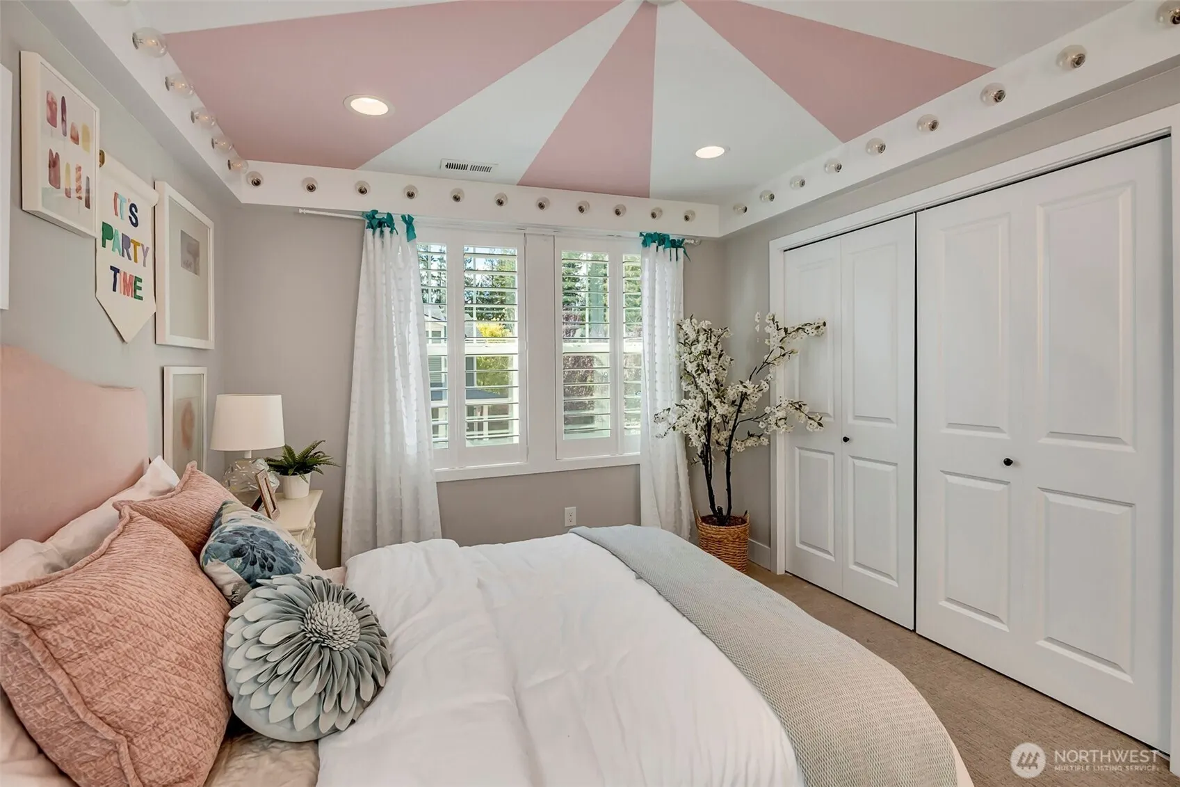 1444 242nd Avenue NE, Sammamish, WA 98074