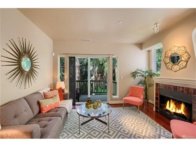 9609 182nd Place NE #105, Redmond, WA 98052