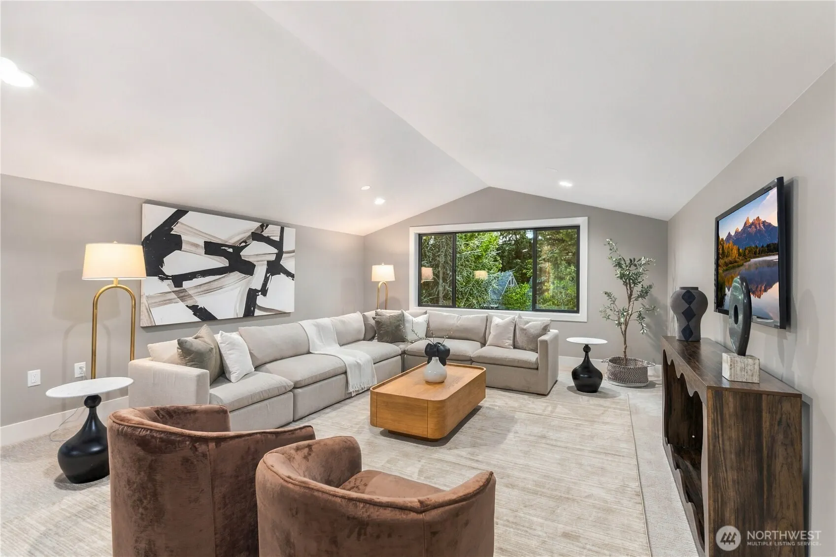 10237 SE 6th Street , Bellevue, WA 98004