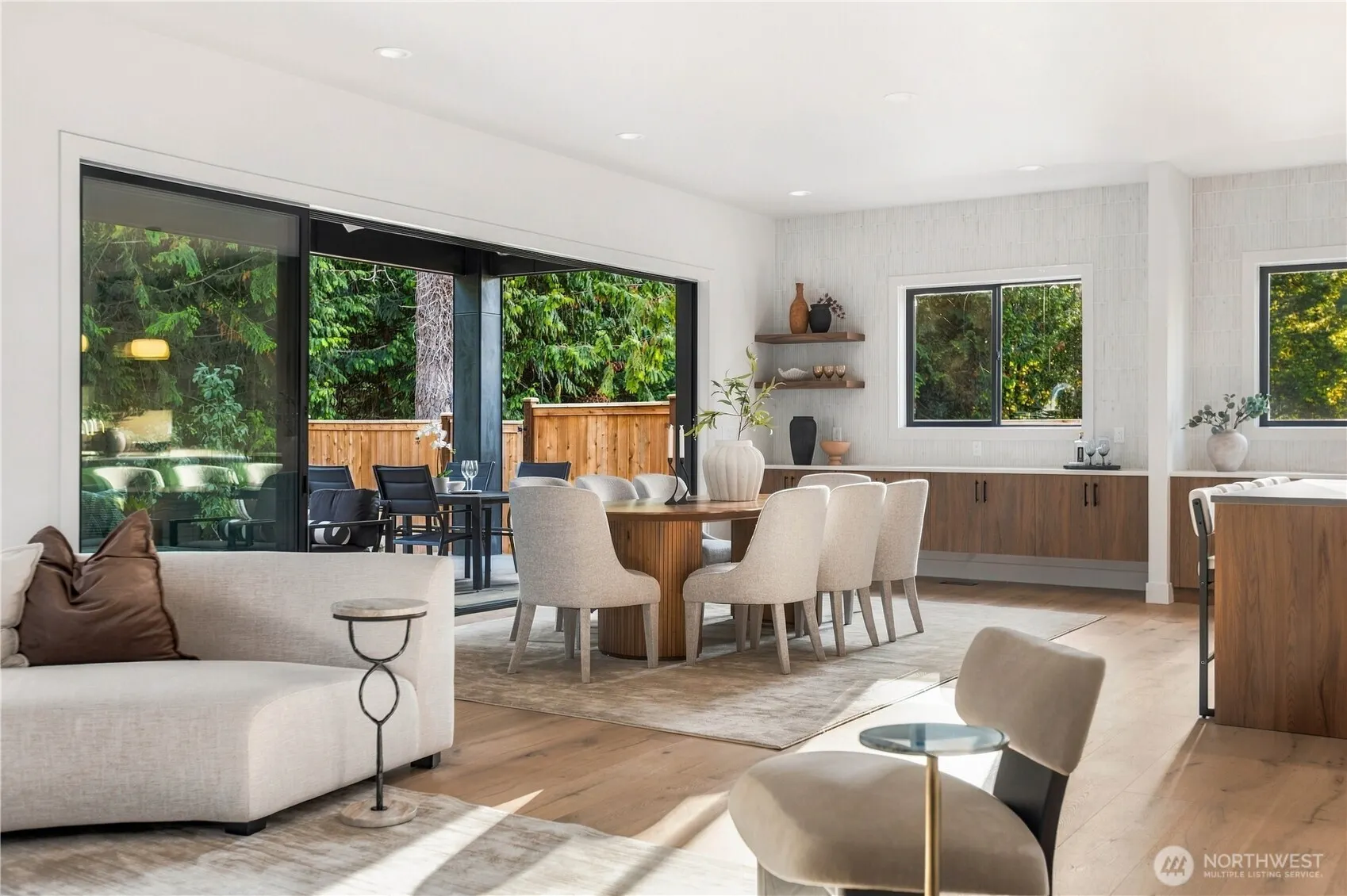 10237 SE 6th Street , Bellevue, WA 98004