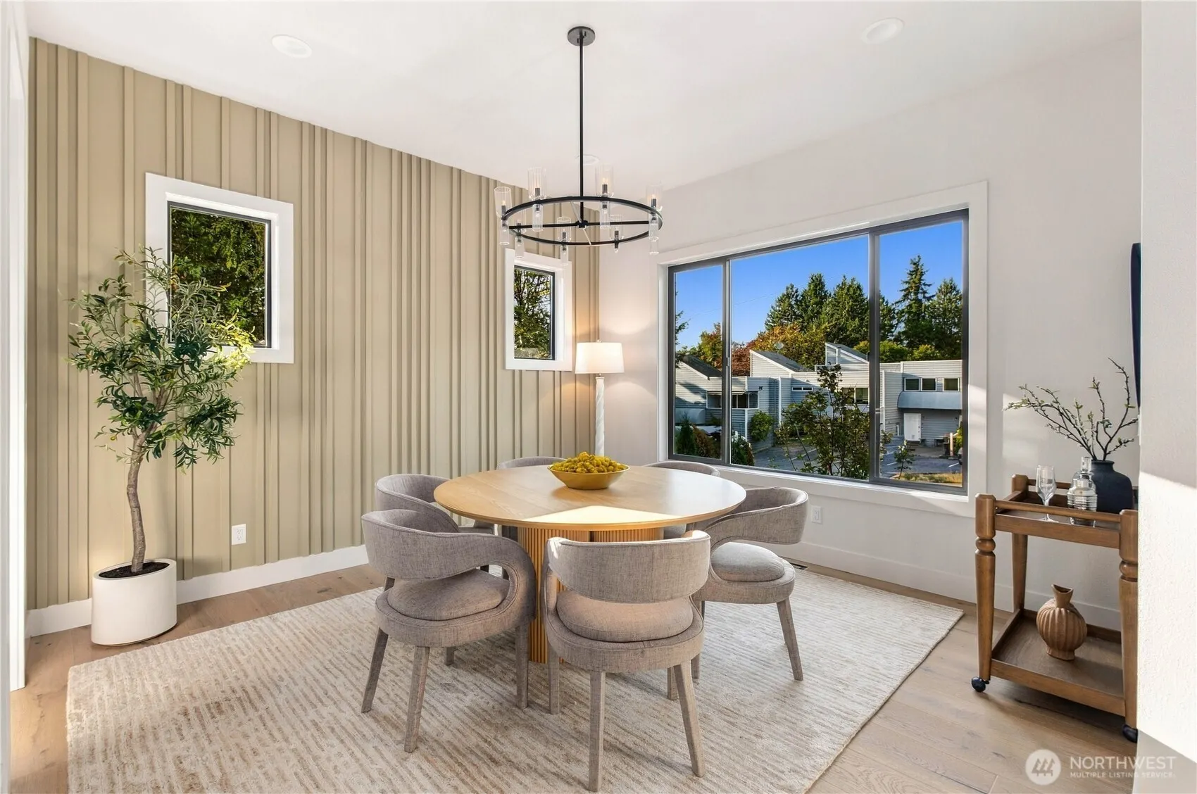 10237 SE 6th Street , Bellevue, WA 98004