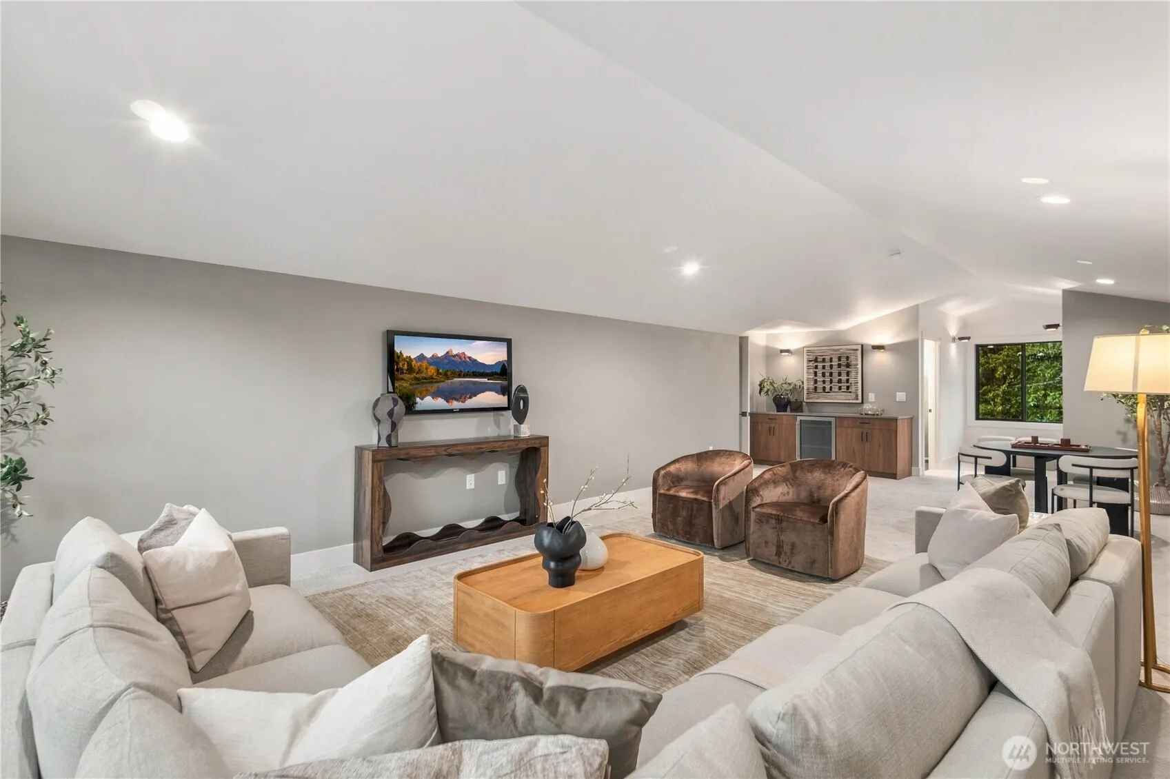 10237 SE 6th Street , Bellevue, WA 98004