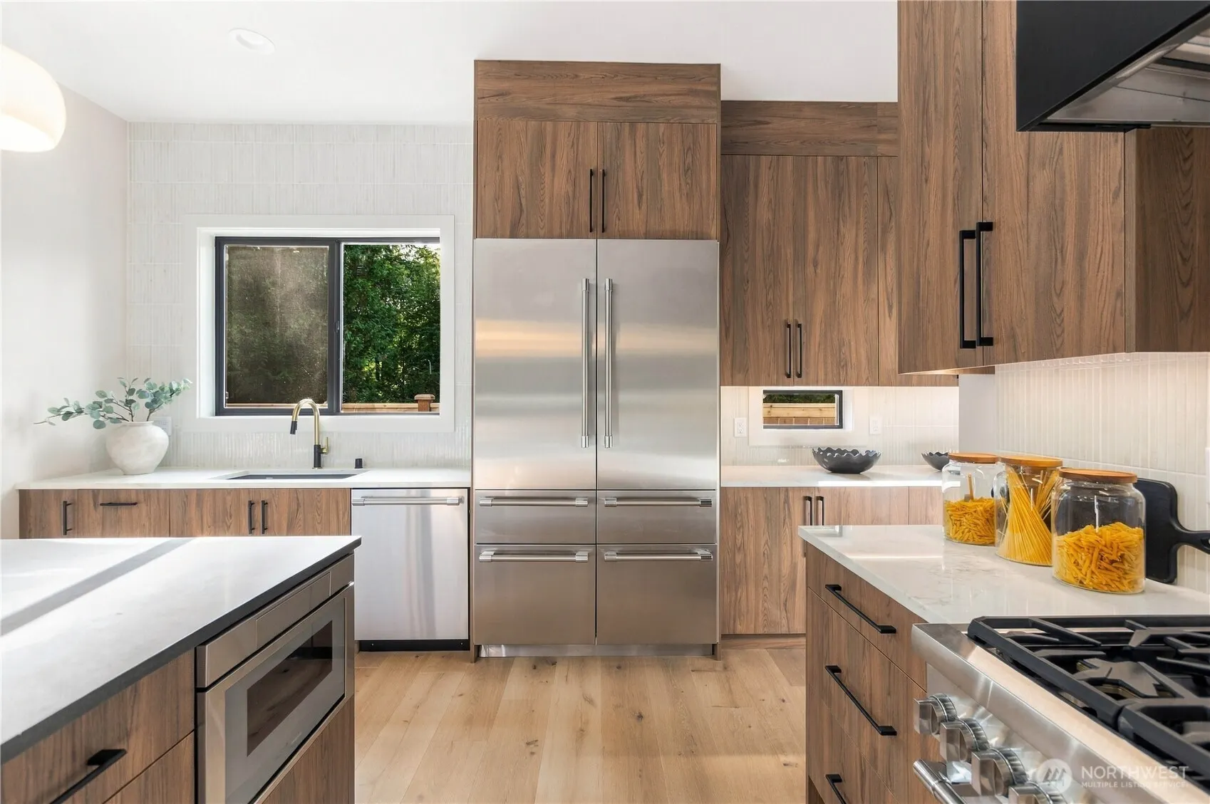 10237 SE 6th Street , Bellevue, WA 98004
