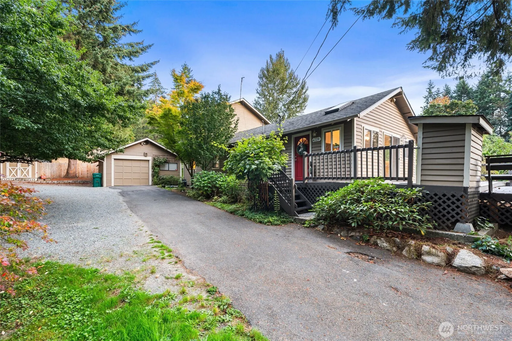 1228 S Lake Stickney Drive , Lynnwood, WA 98087