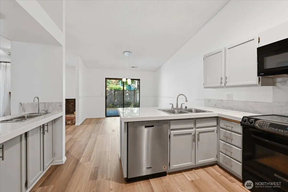16006 Village Green Drive , Mill Creek, WA 98012