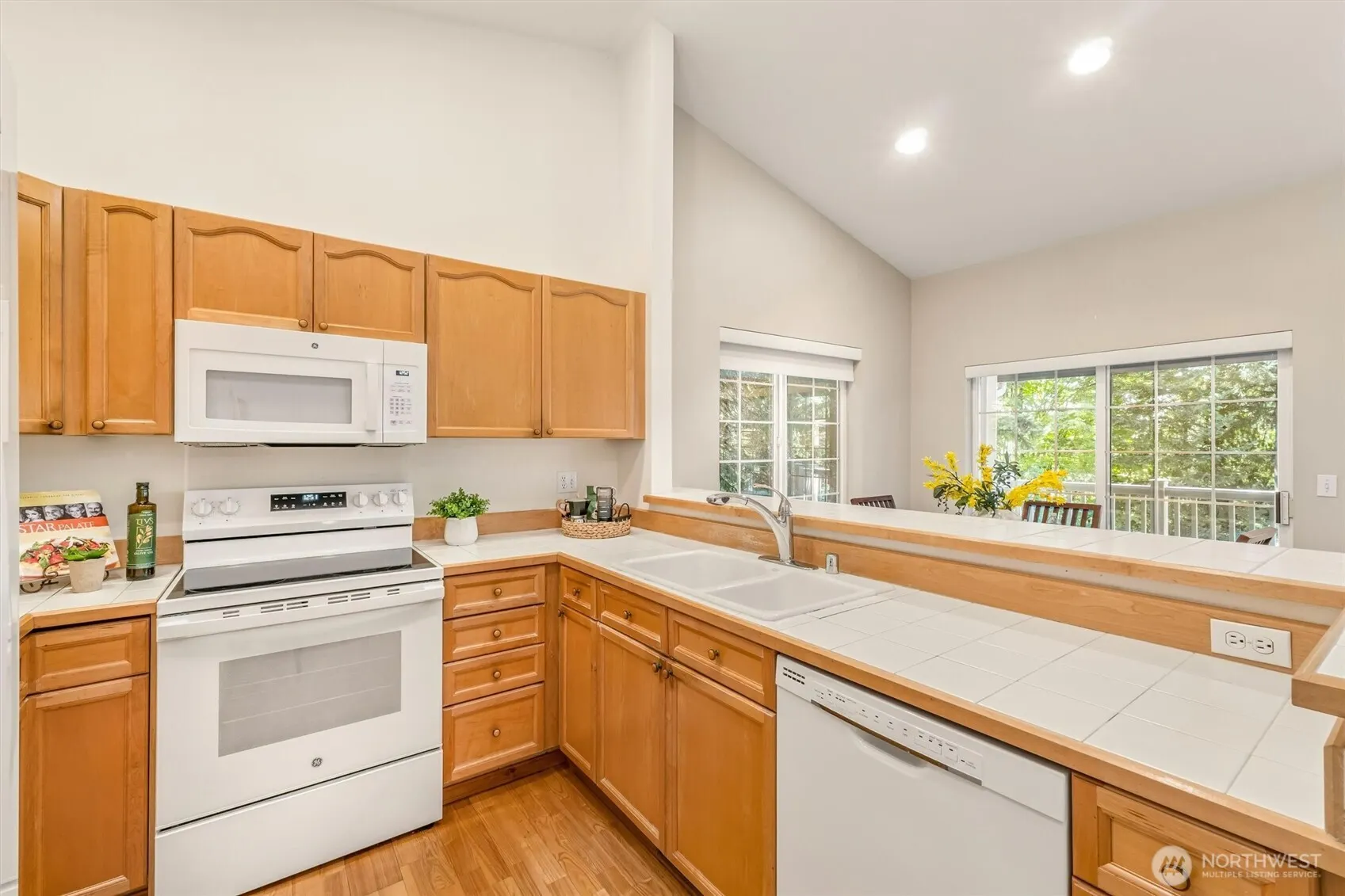 18555 NE 57th Street #18555, Redmond, WA 98052