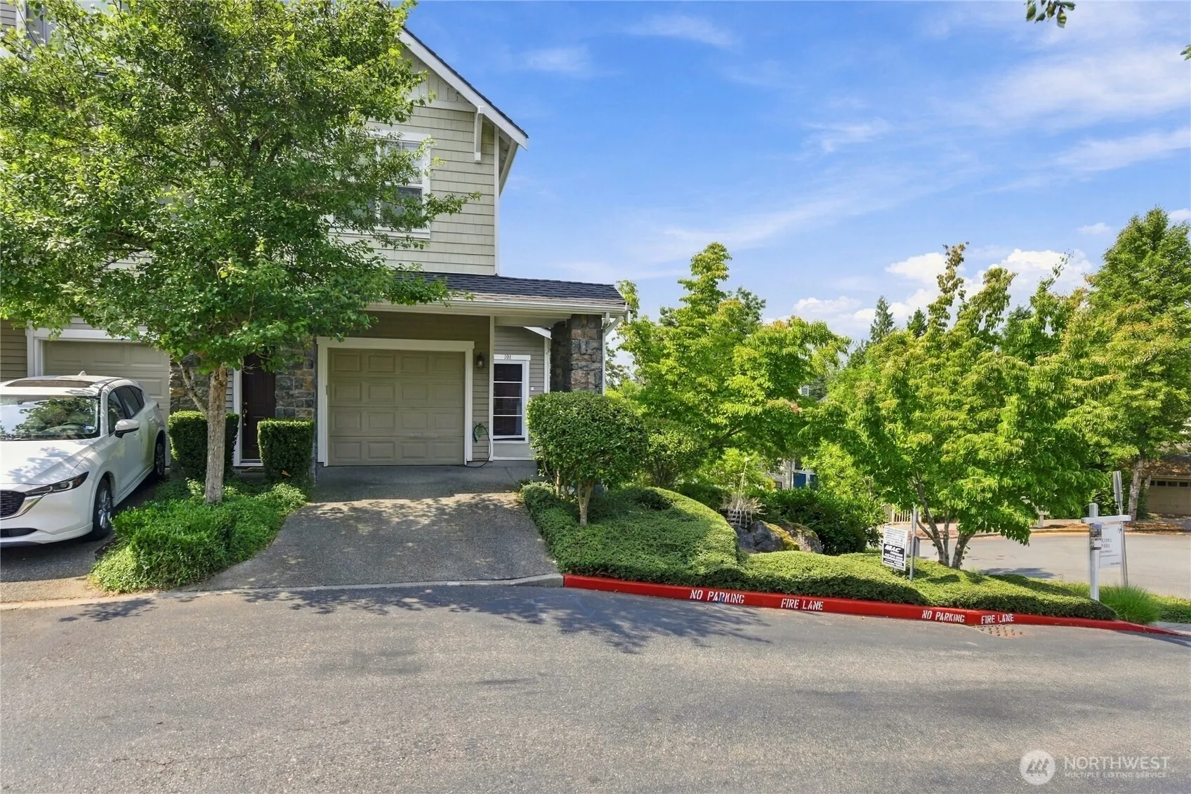 1601 NE Katsura Street #101, Issaquah, WA 98029