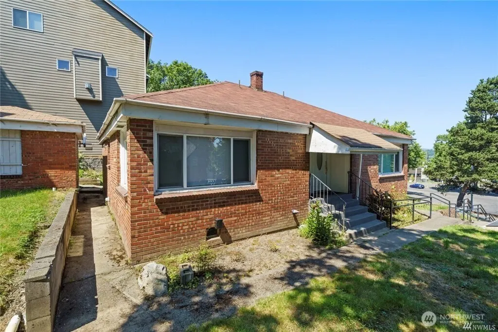 125 Hayes Place SW #1 & 2, Renton, WA 98057