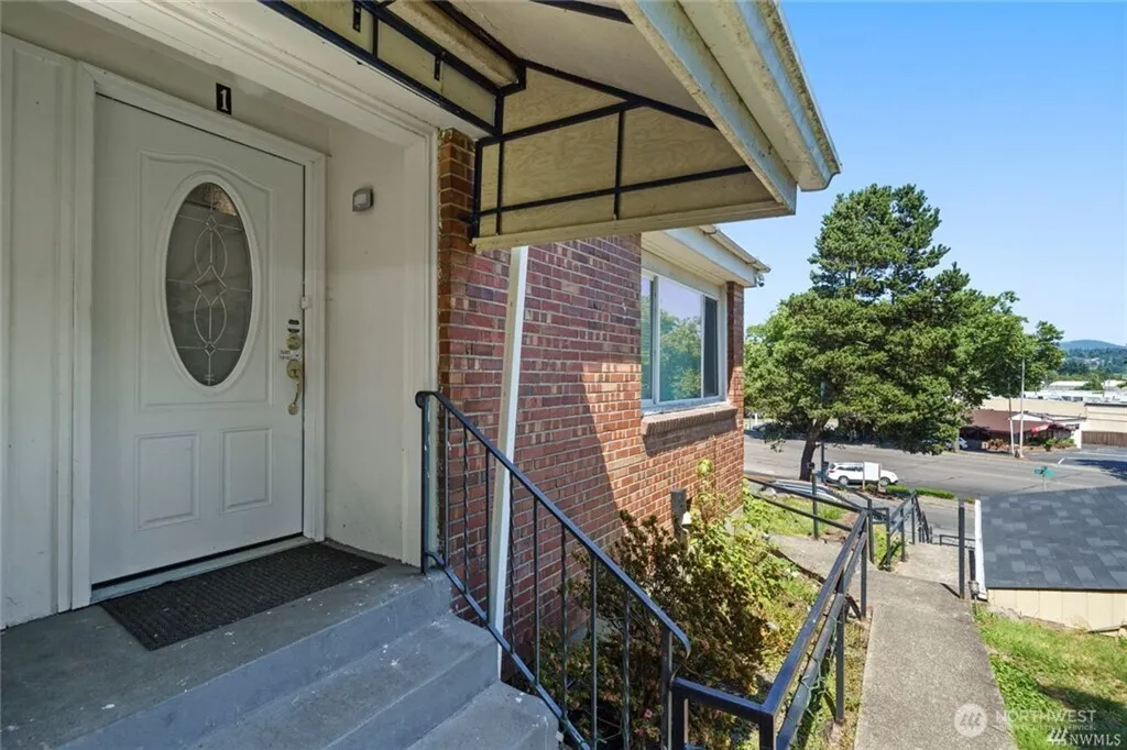125 Hayes Place SW #1 & 2, Renton, WA 98057