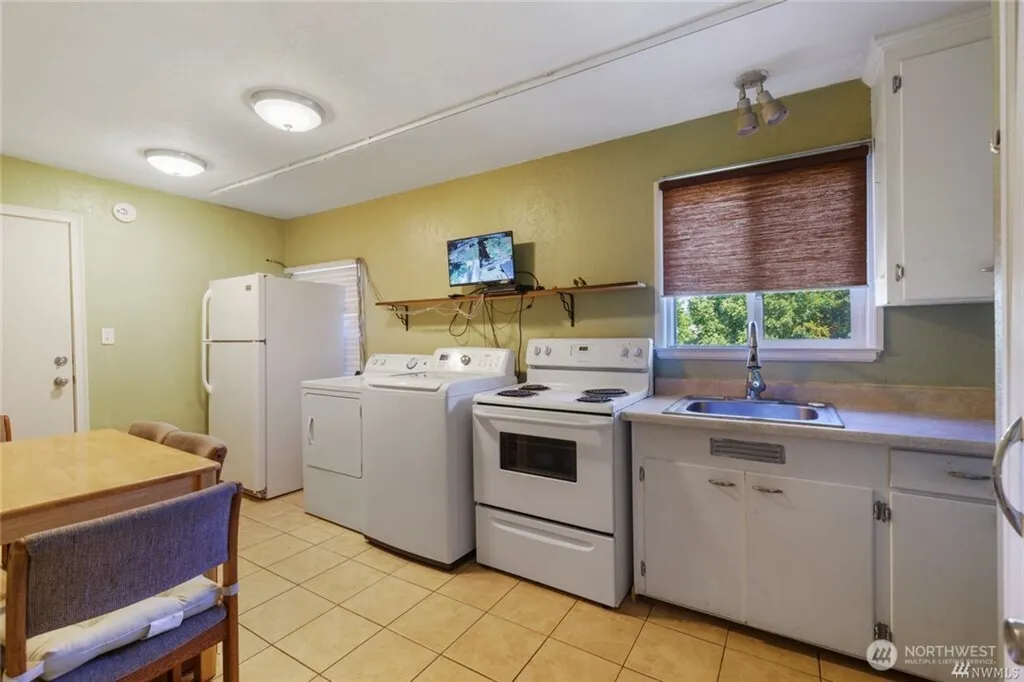 125 Hayes Place SW #1 & 2, Renton, WA 98057