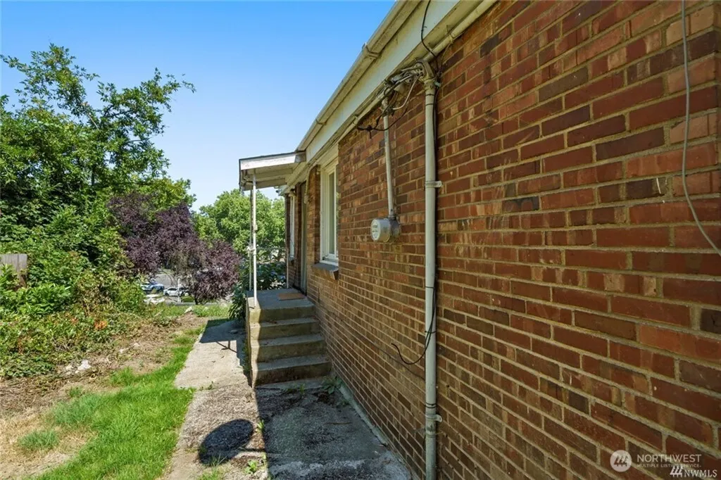 125 Hayes Place SW #1 & 2, Renton, WA 98057