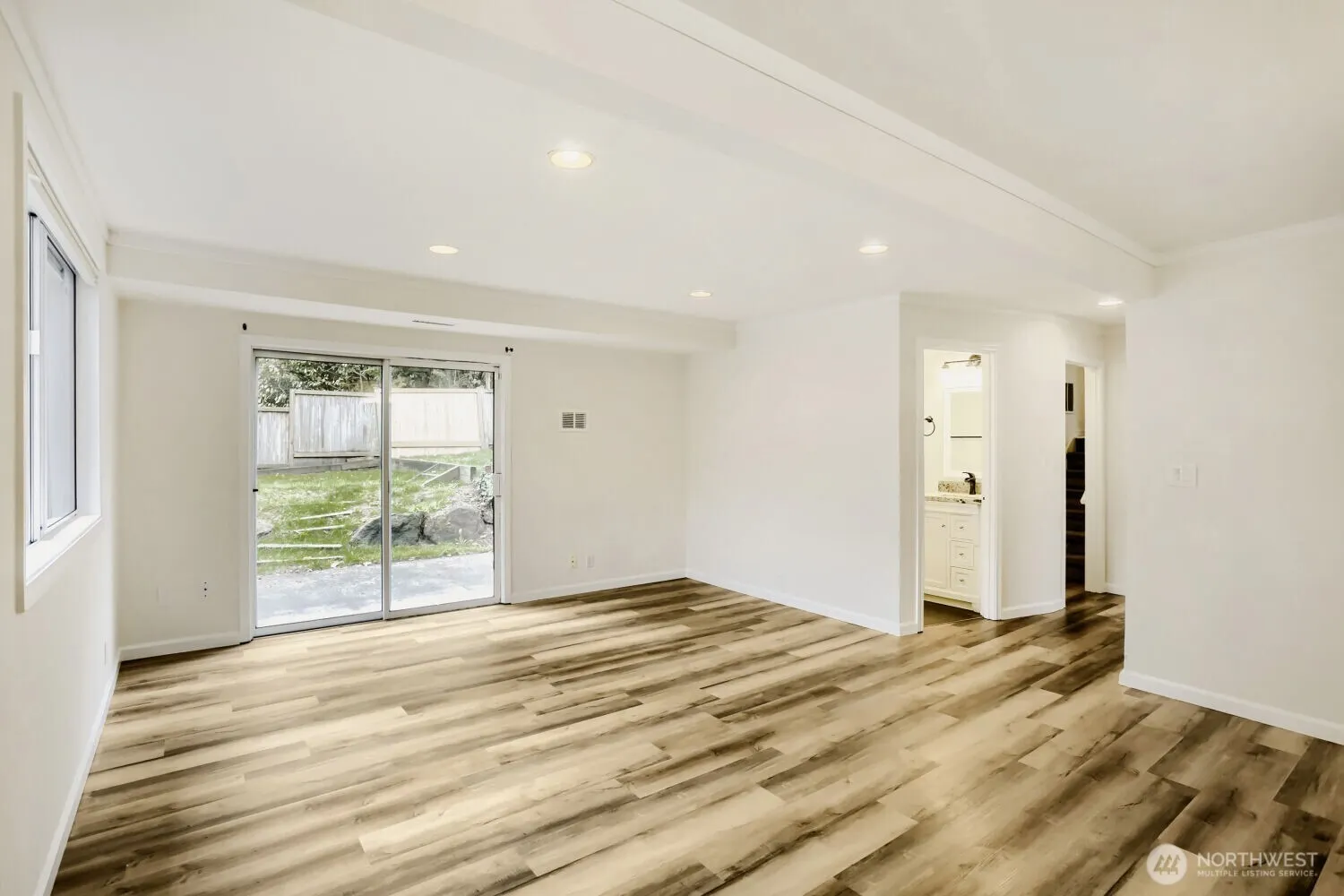 16613 NE 18th Street , Bellevue, WA 98008