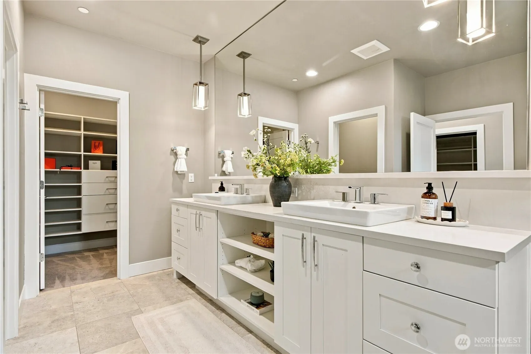201 4th Court S #15, Kirkland, WA 98033