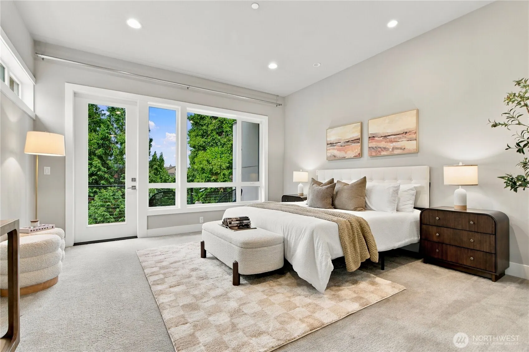 201 4th Court S #15, Kirkland, WA 98033