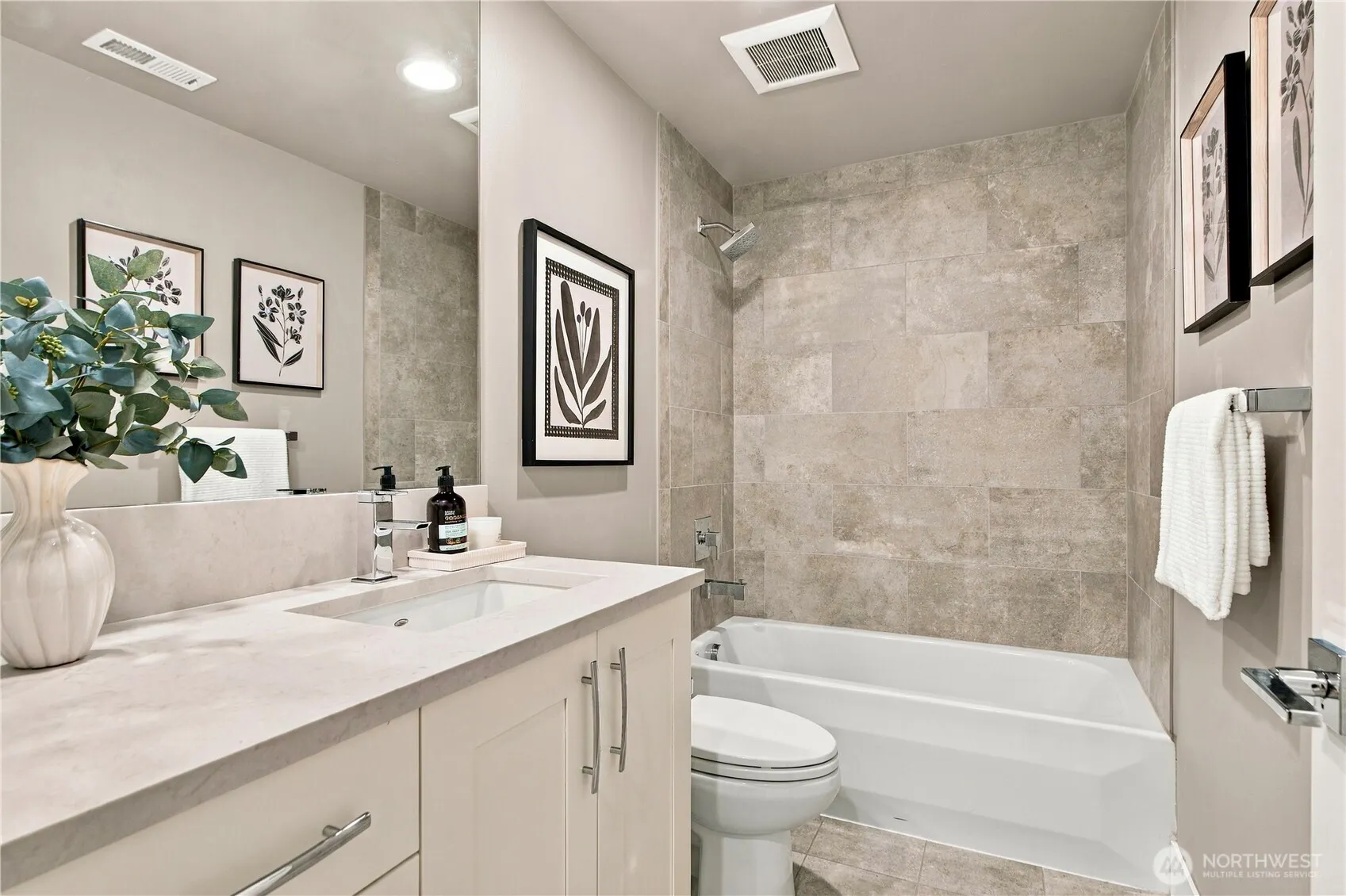 201 4th Court S #15, Kirkland, WA 98033