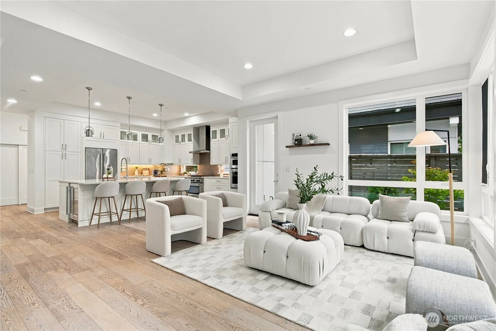 201 4th Court S #15, Kirkland, WA 98033