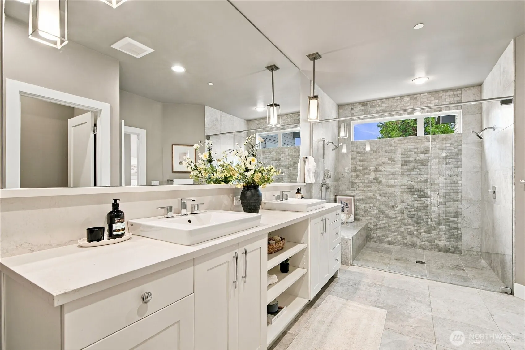 201 4th Court S #15, Kirkland, WA 98033
