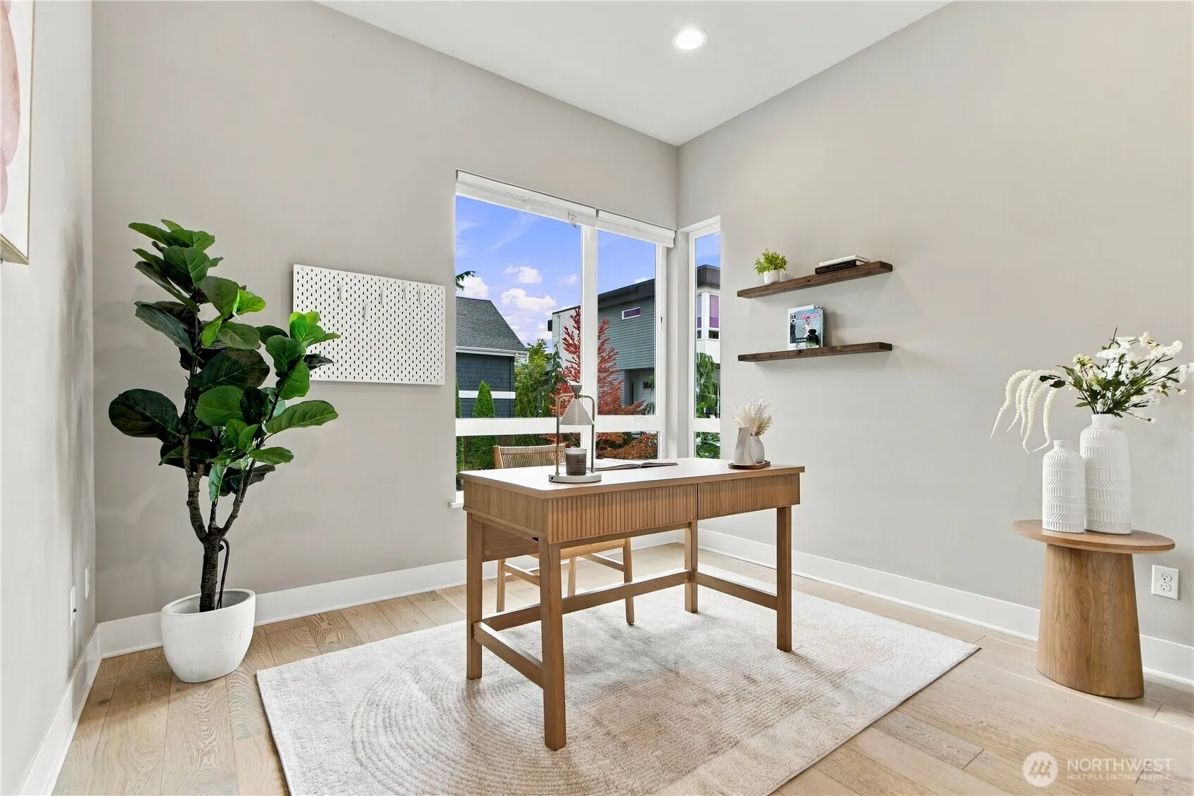 201 4th Court S #15, Kirkland, WA 98033