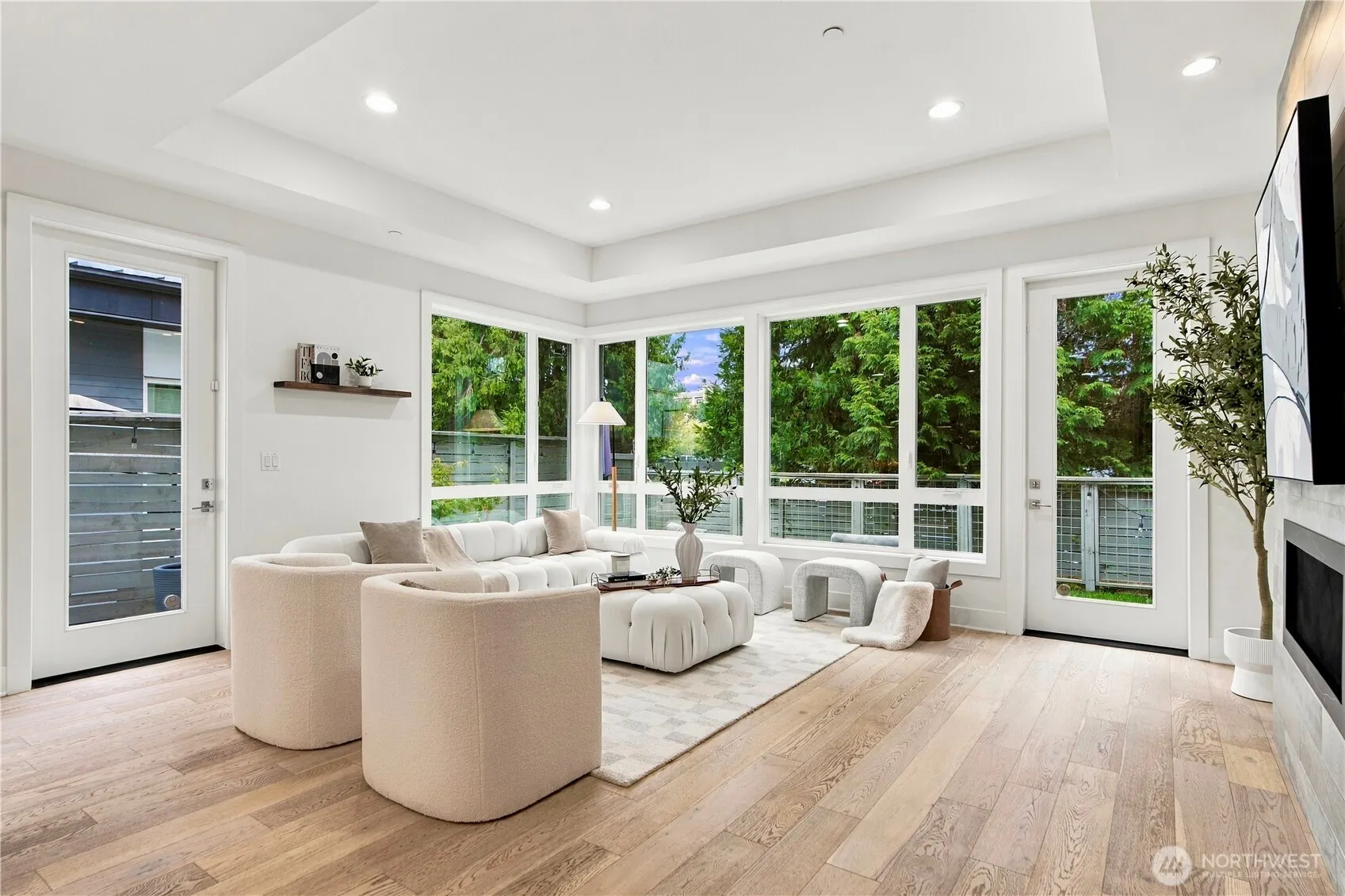 201 4th Court S #15, Kirkland, WA 98033