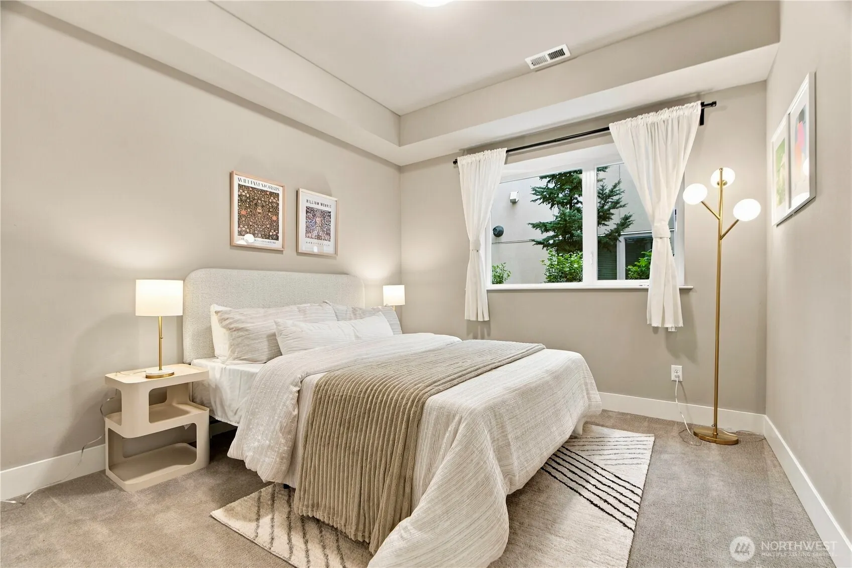 201 4th Court S #15, Kirkland, WA 98033