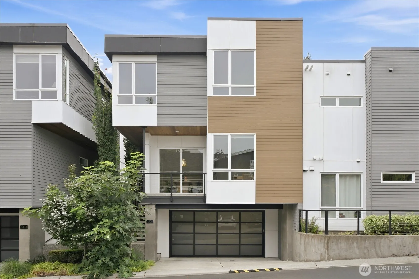 201 4th Court S #15, Kirkland, WA 98033