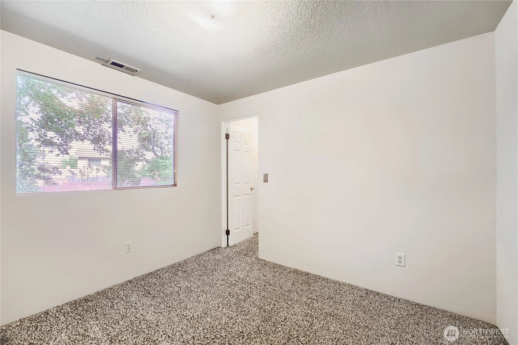 11912 SE 211th Place , Kent, WA 98031