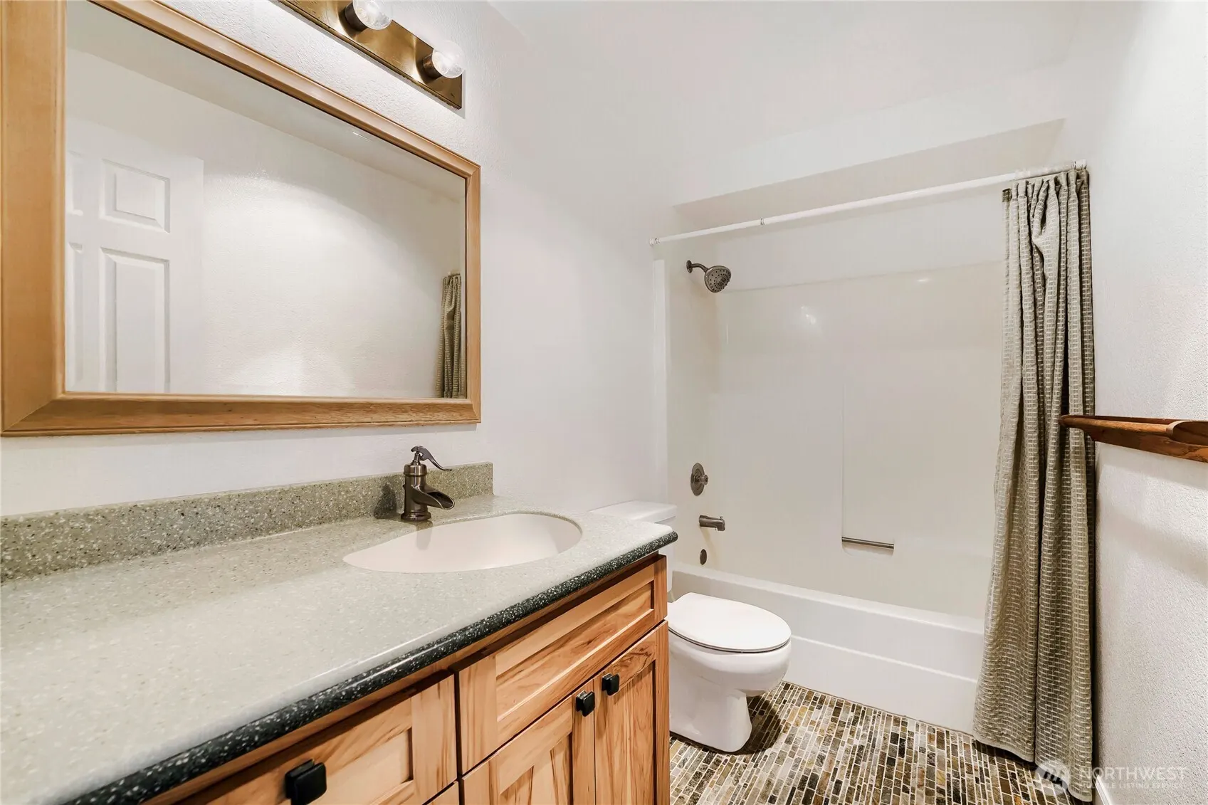 11912 SE 211th Place , Kent, WA 98031