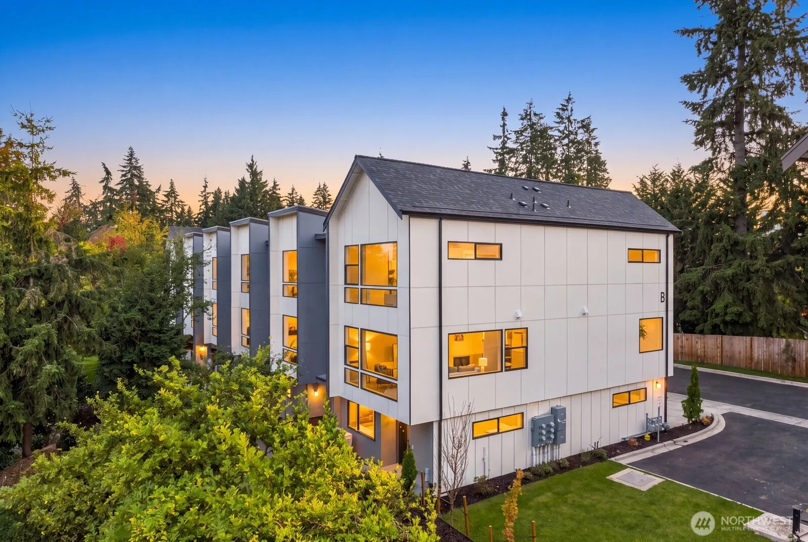 932 Duchess Road #B-1, Bothell, WA 98012