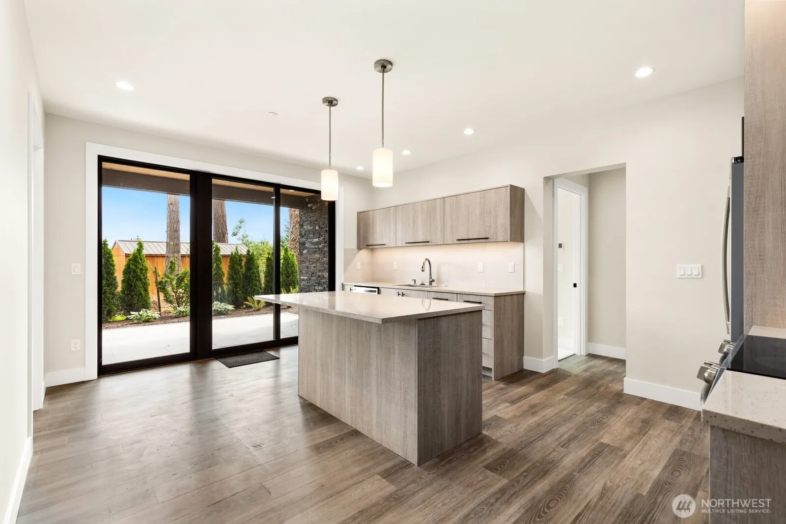 8333 NE Juanita Drive , Kirkland, WA 98034