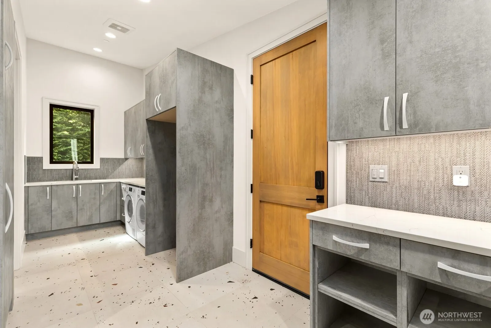 8333 NE Juanita Drive , Kirkland, WA 98034