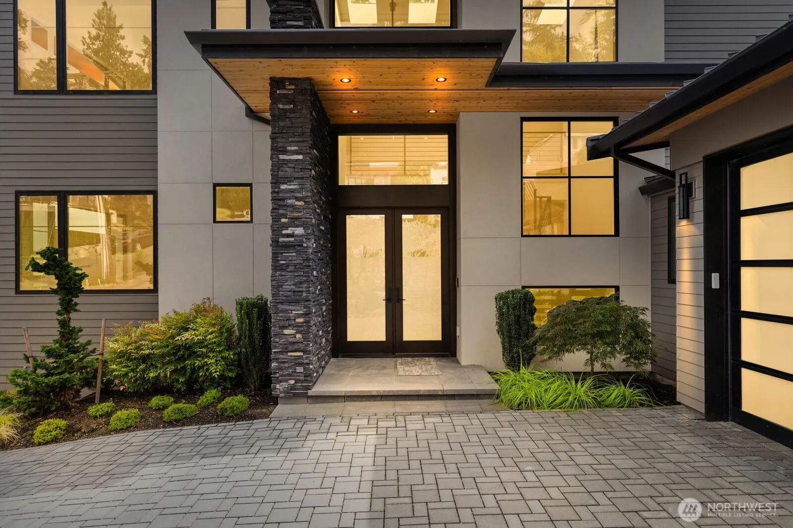 8333 NE Juanita Drive , Kirkland, WA 98034