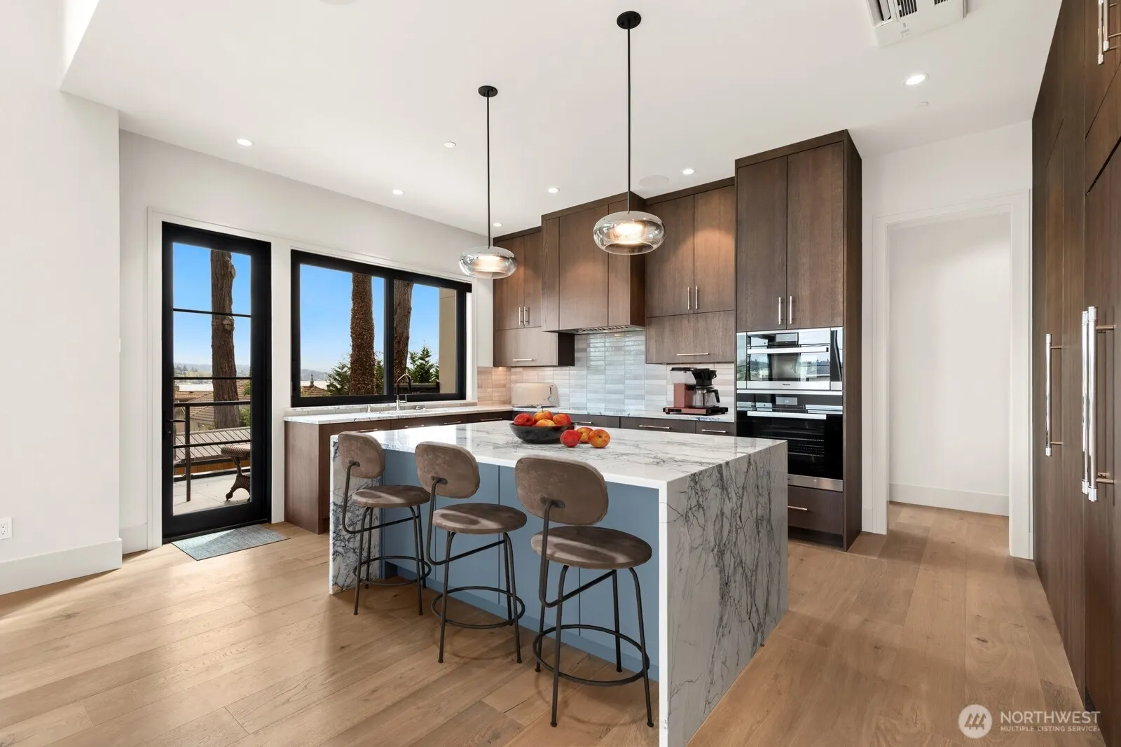 8333 NE Juanita Drive , Kirkland, WA 98034