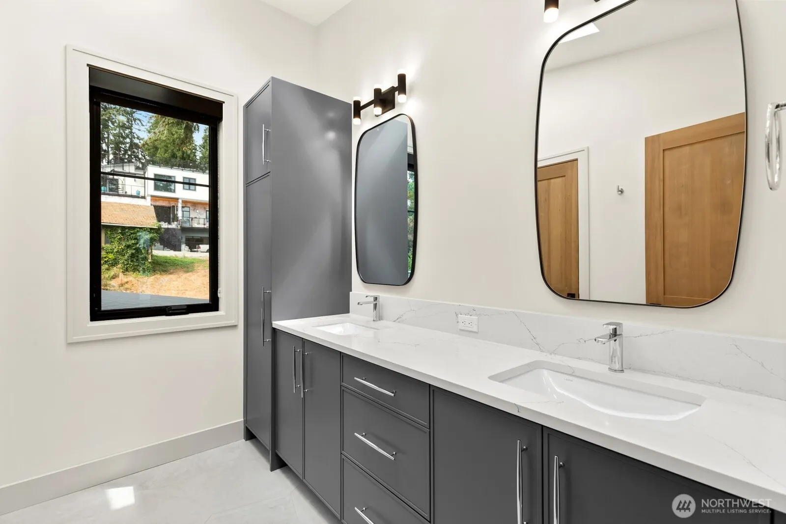 8333 NE Juanita Drive , Kirkland, WA 98034