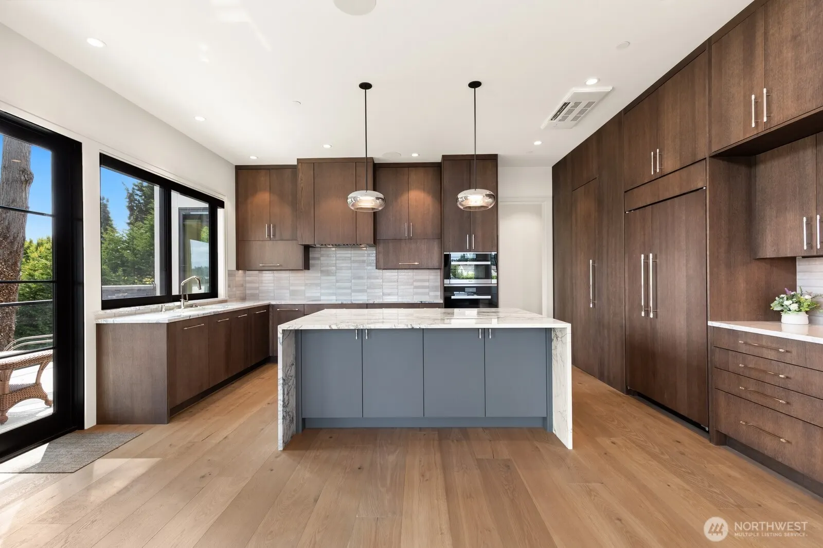8333 NE Juanita Drive , Kirkland, WA 98034