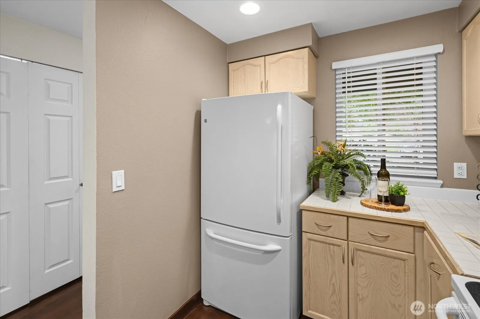 15917 Waynita Way NE #E202, Bothell, WA 98011-7440