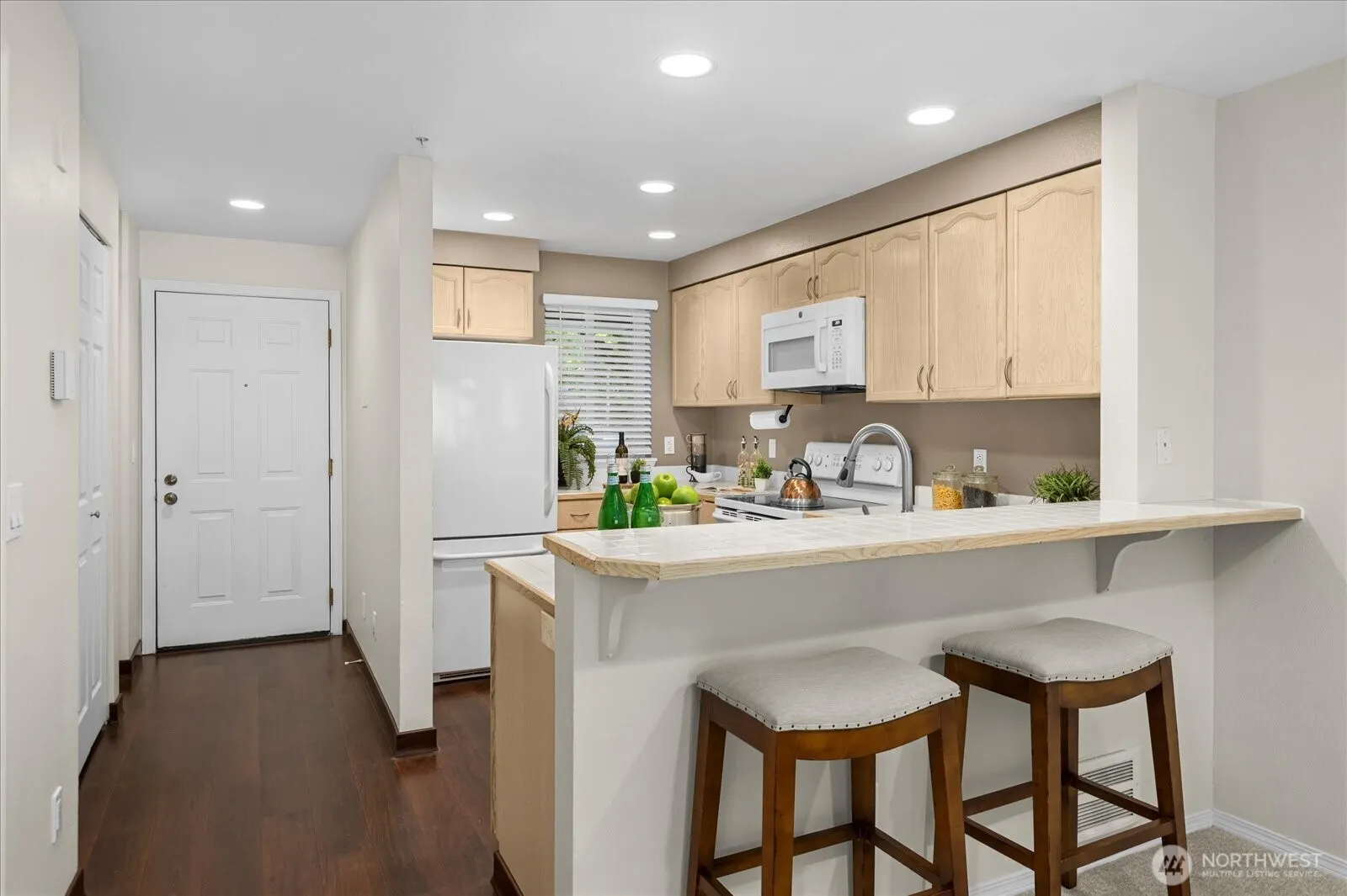 15917 Waynita Way NE #E202, Bothell, WA 98011-7440