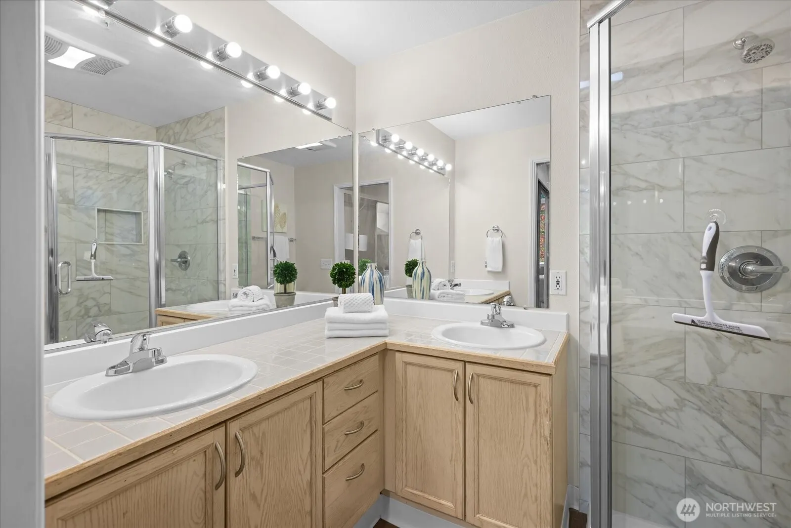 15917 Waynita Way NE #E202, Bothell, WA 98011-7440