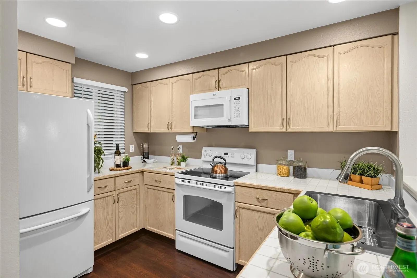 15917 Waynita Way NE #E202, Bothell, WA 98011-7440