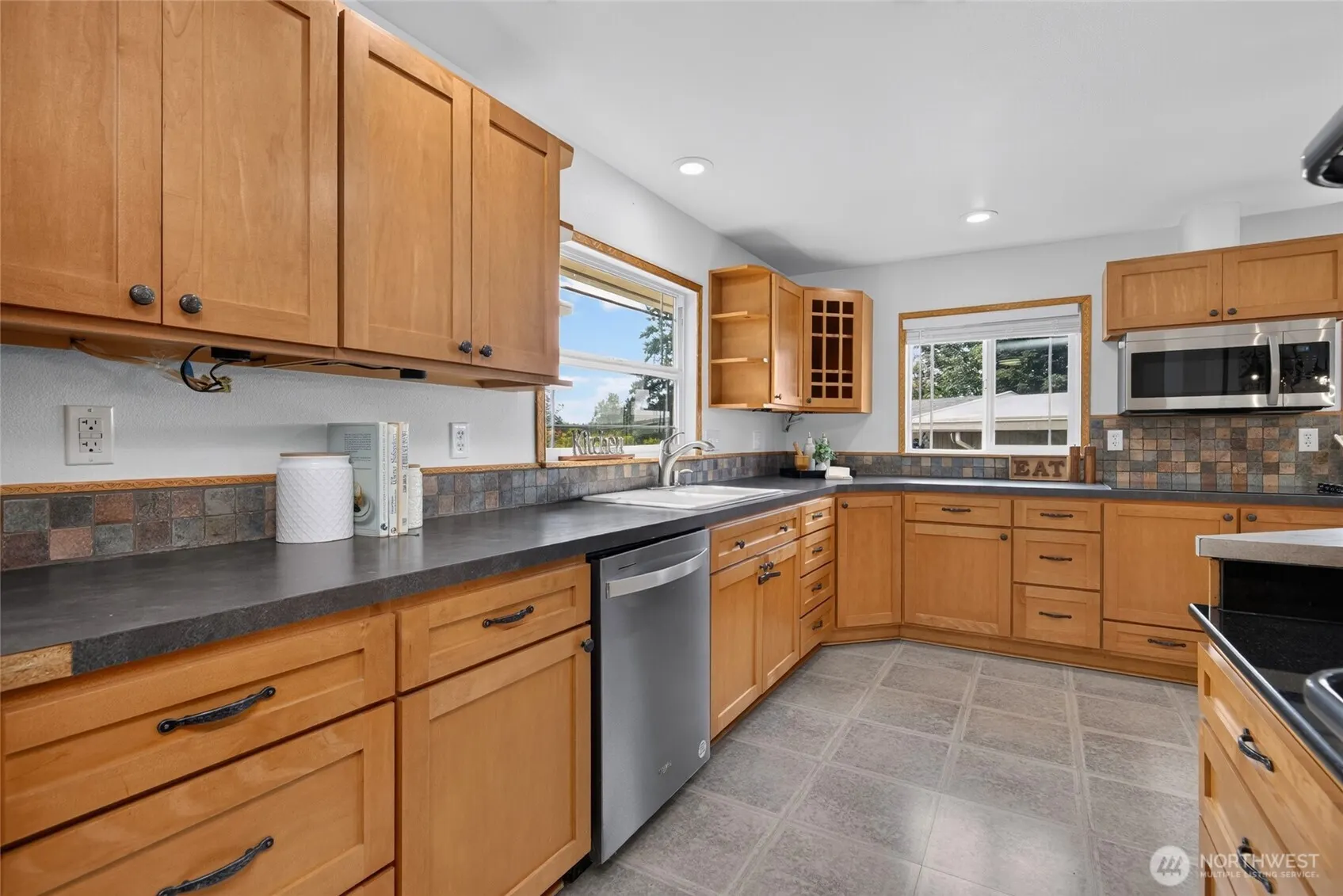 2516 202nd Place SW, Lynnwood, WA 98036-9803