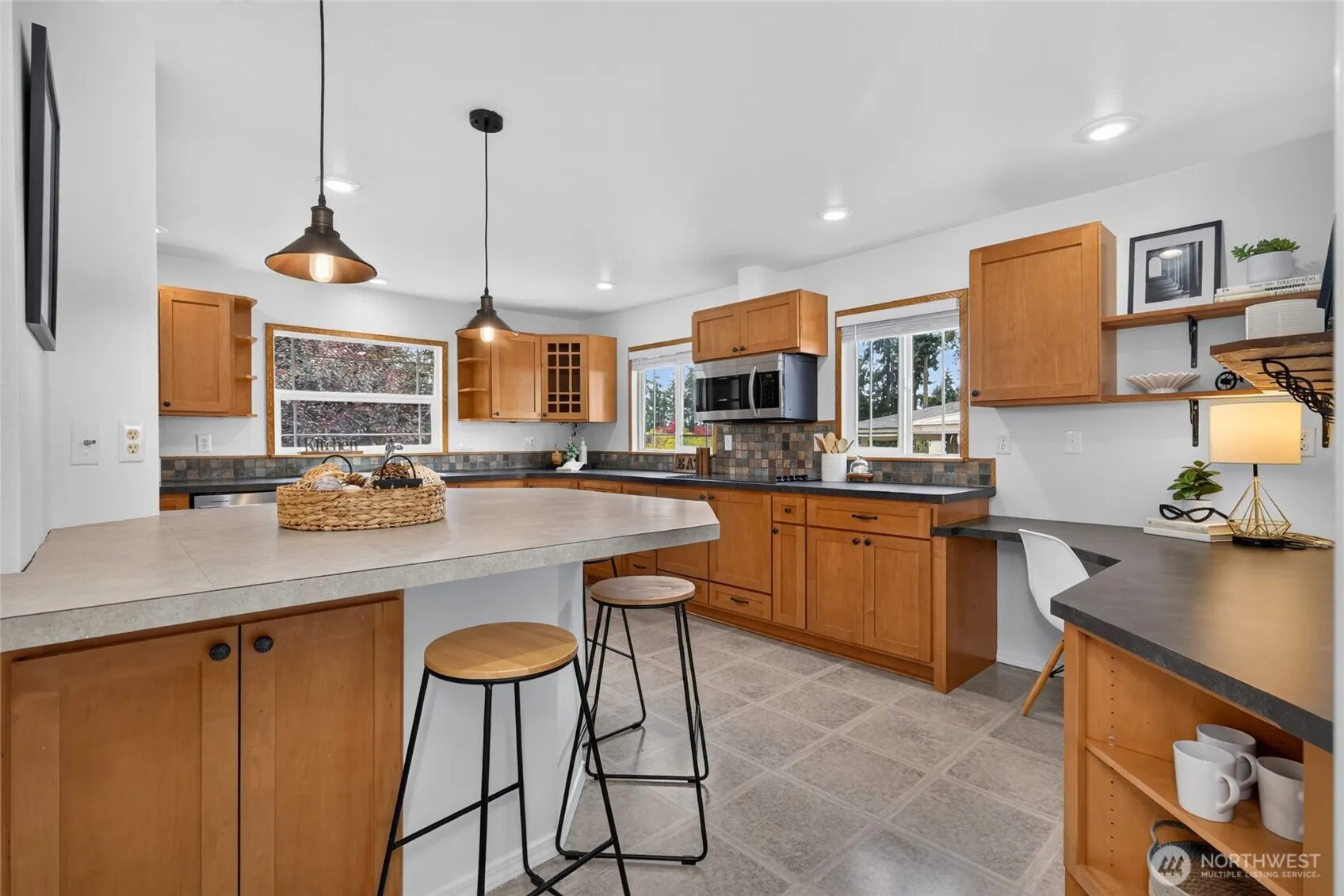 2516 202nd Place SW, Lynnwood, WA 98036-9803