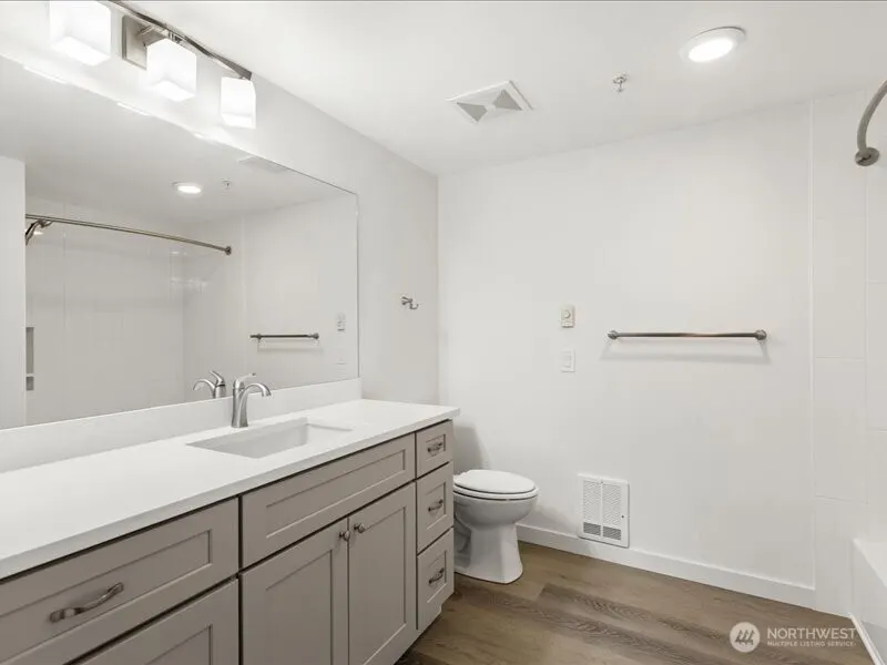 4133 224th Lane SE #112, Issaquah, WA 98029