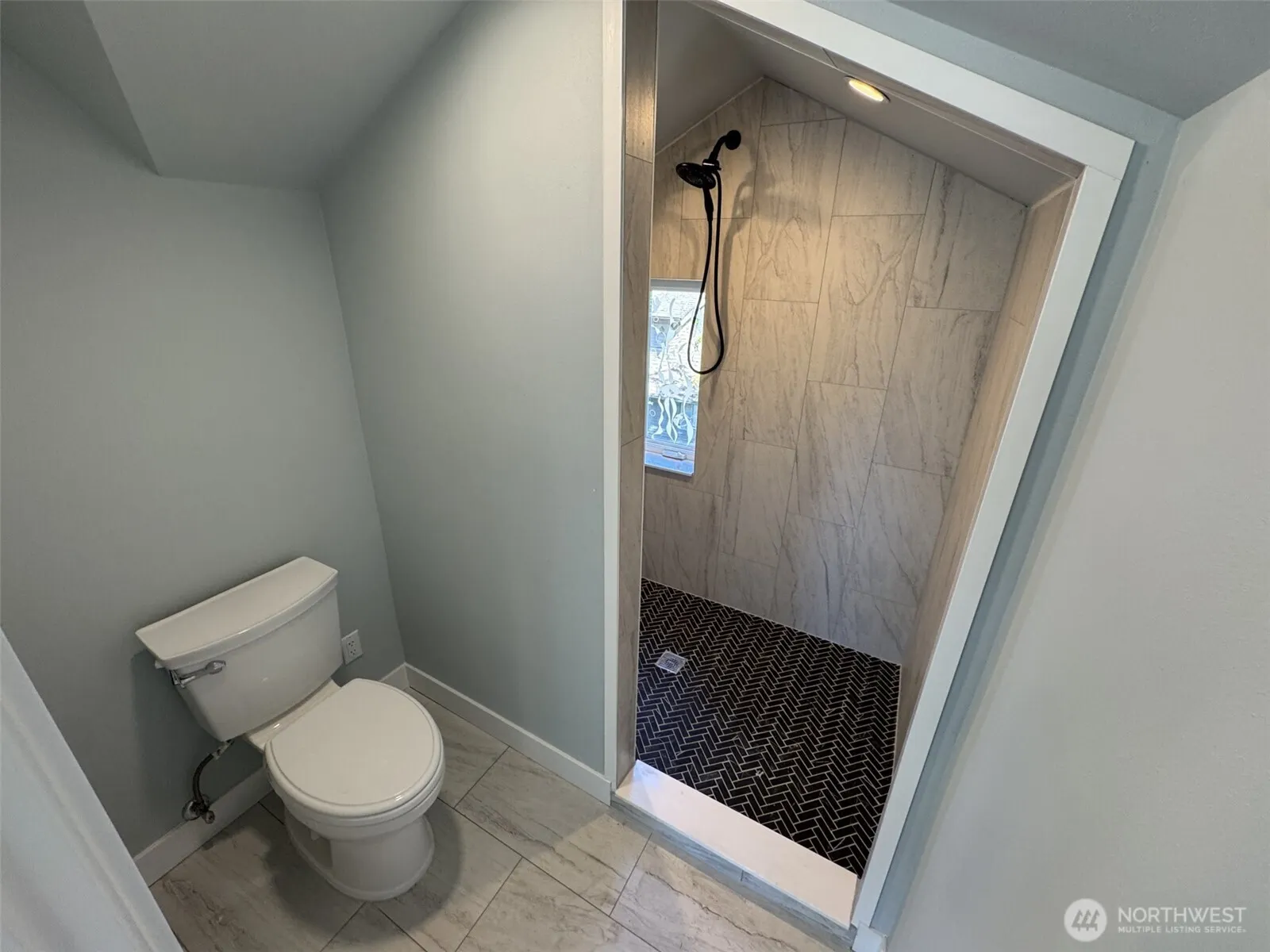 726 Reiten Road , Kent, WA 98030