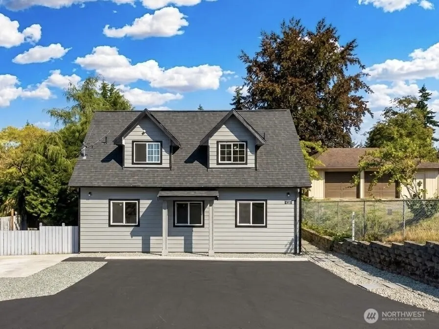 726 Reiten Road , Kent, WA 98030