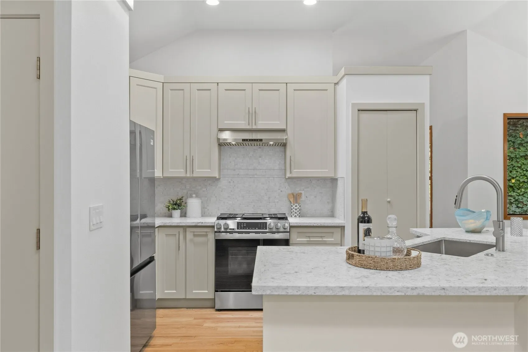 2925 W Lake Sammamish Parkway NE, Redmond, WA 98052