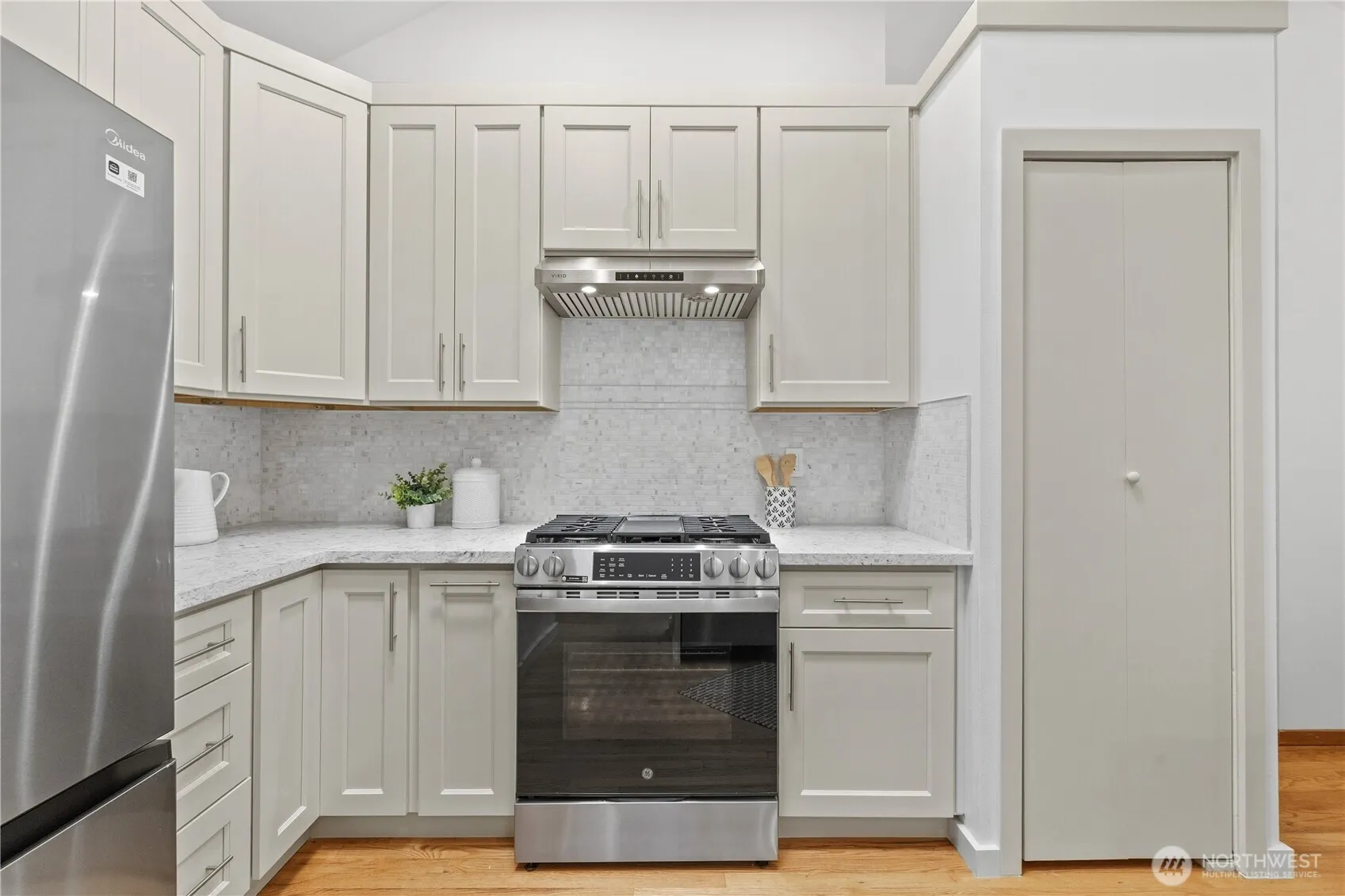 2925 W Lake Sammamish Parkway NE, Redmond, WA 98052
