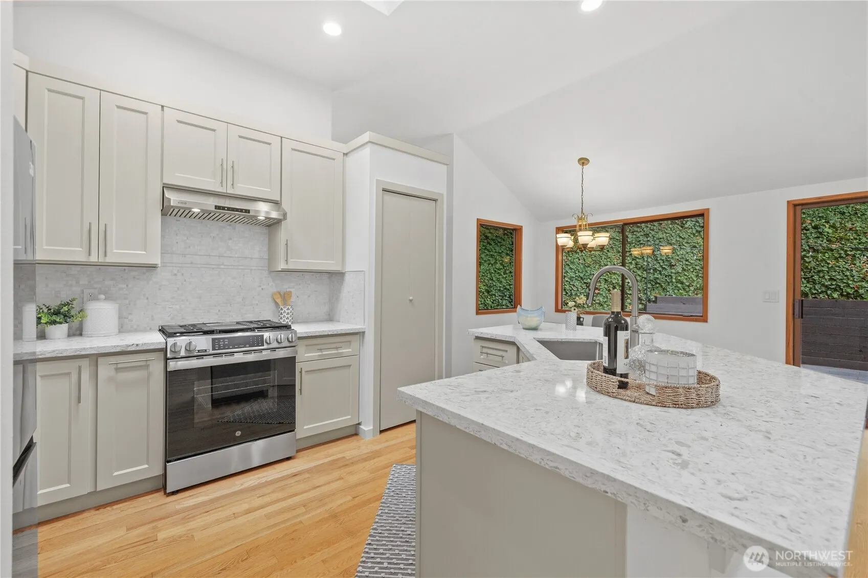 2925 W Lake Sammamish Parkway NE, Redmond, WA 98052