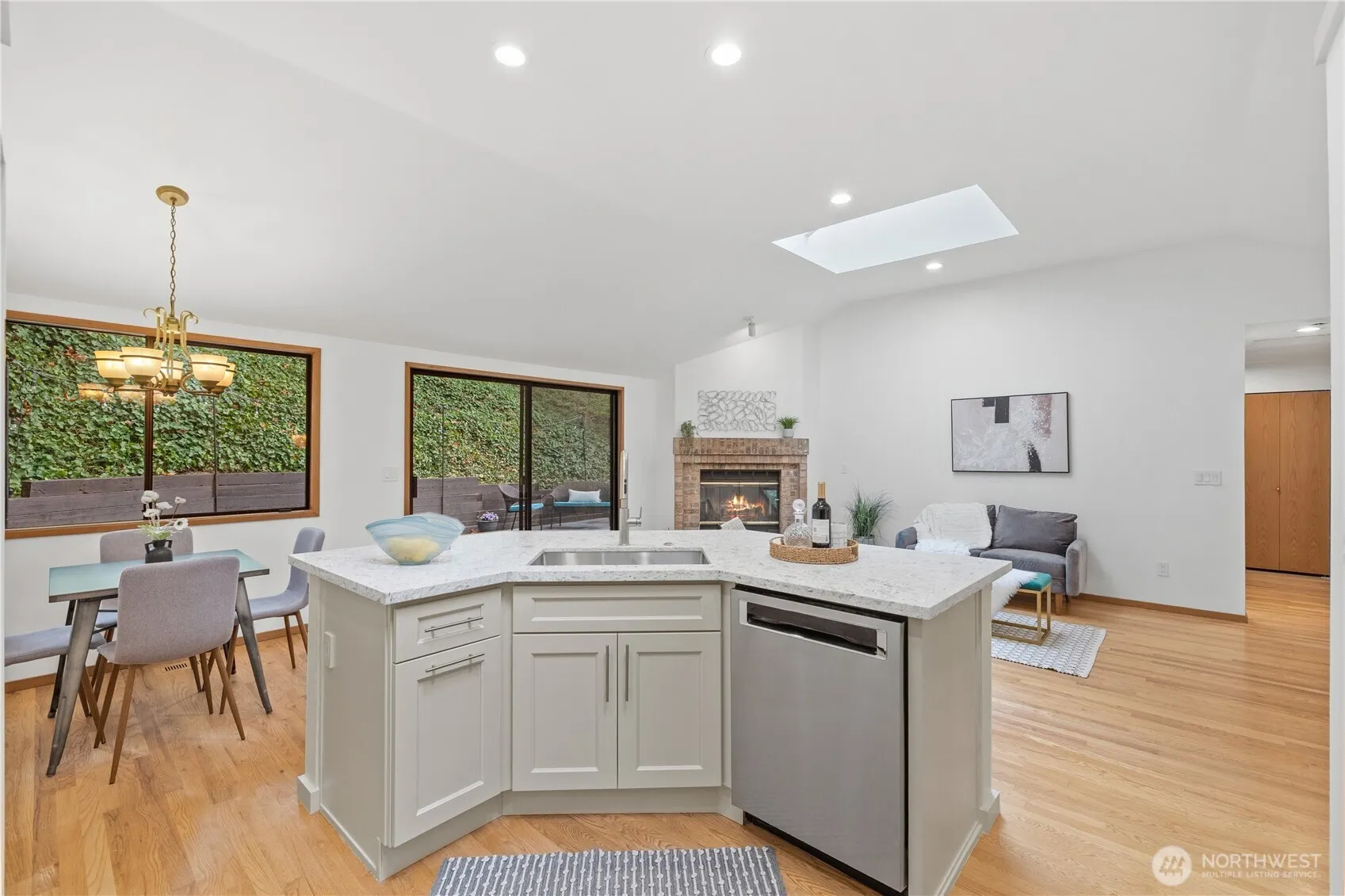 2925 W Lake Sammamish Parkway NE, Redmond, WA 98052