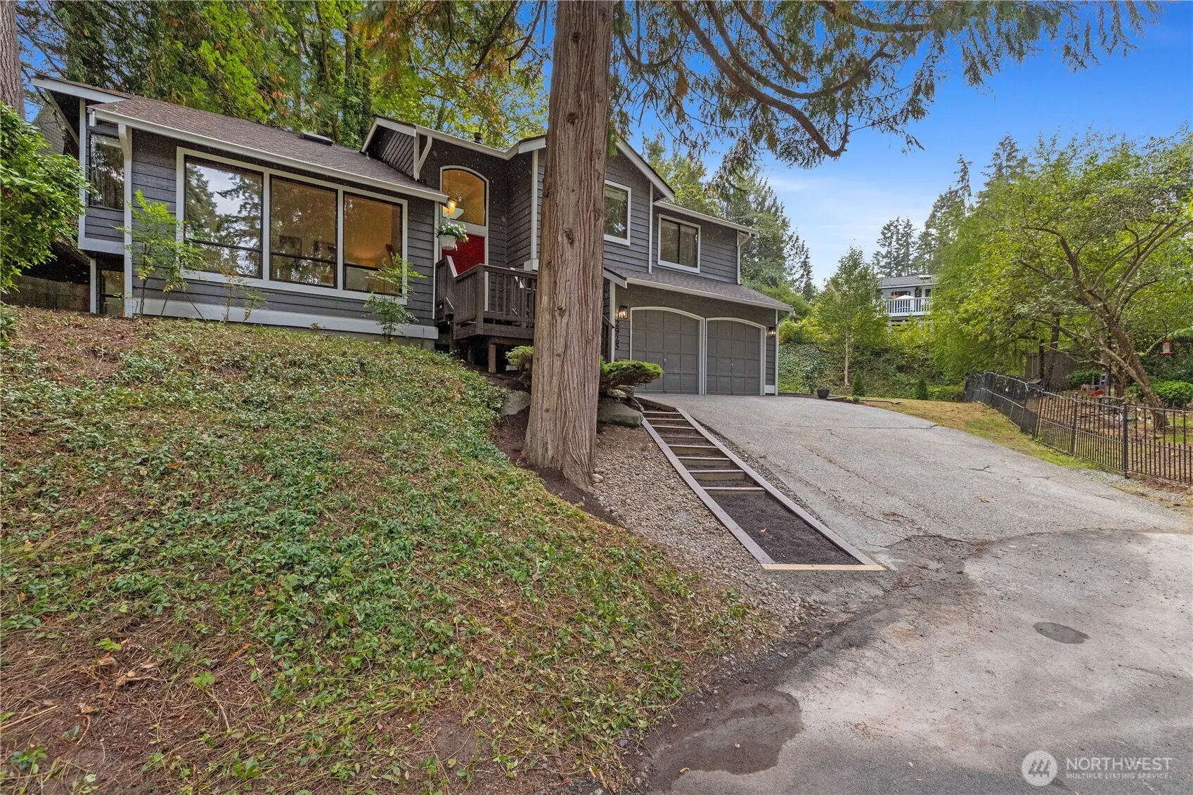 2925 W Lake Sammamish Parkway NE, Redmond, WA 98052